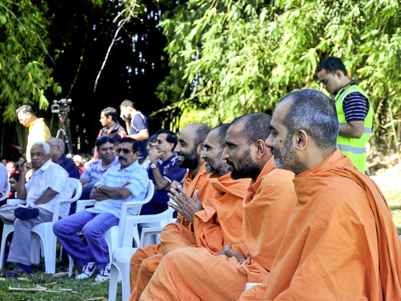 Sadhus and devotees during the dabra utsav