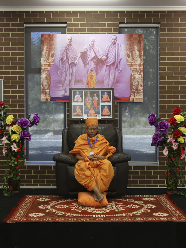 Pujya Tyagvallabh Swami during the karyakar shibir