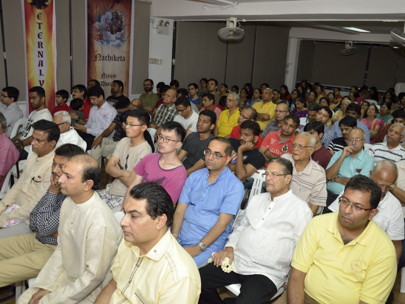 Devotees during the assembly