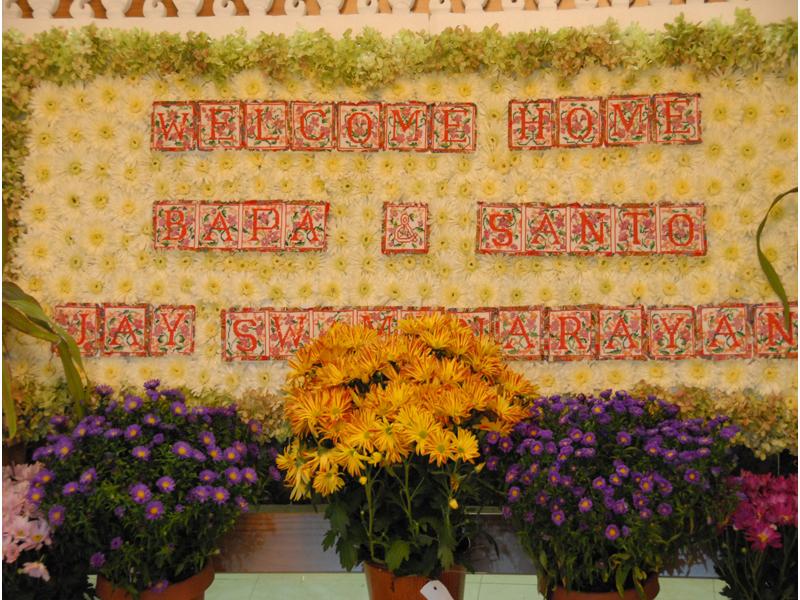 September 17 - Swamishri Arrives in New York