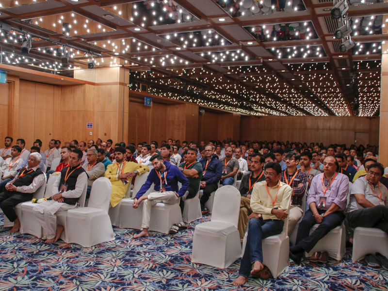 Devotees during the shibir session