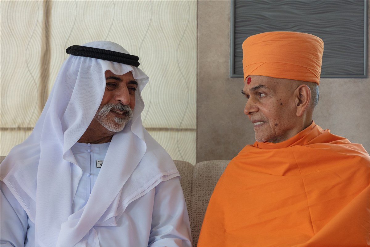 HE Sheikh Nahyan bin Mubarak Al Nahyan warmly receives HH Mahant Swami Maharaj at his majlis in Abu Dhabi