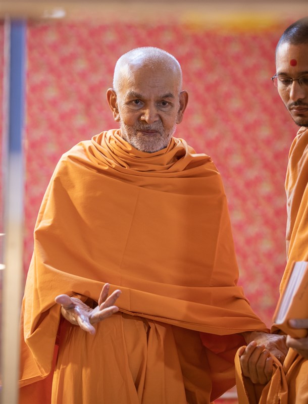 Swamishri in a divine mood