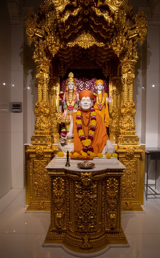 Shri Akshar-Purushottam Maharaj and Brahmaswarup Yogiji Maharaj