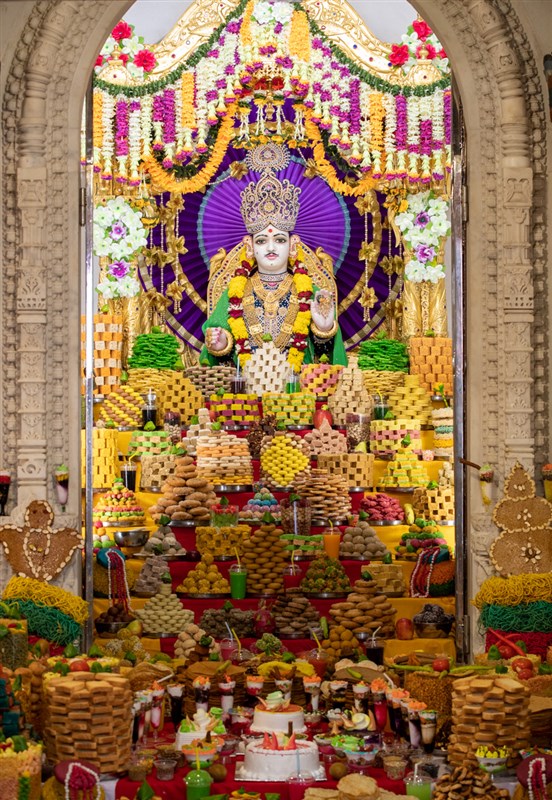 Annakut offered to Shri Ghanshyam Maharaj