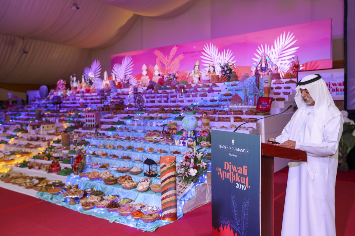 His Excellency Sheikh Nahayan Mabarak Al Nahayan addresses the assembly