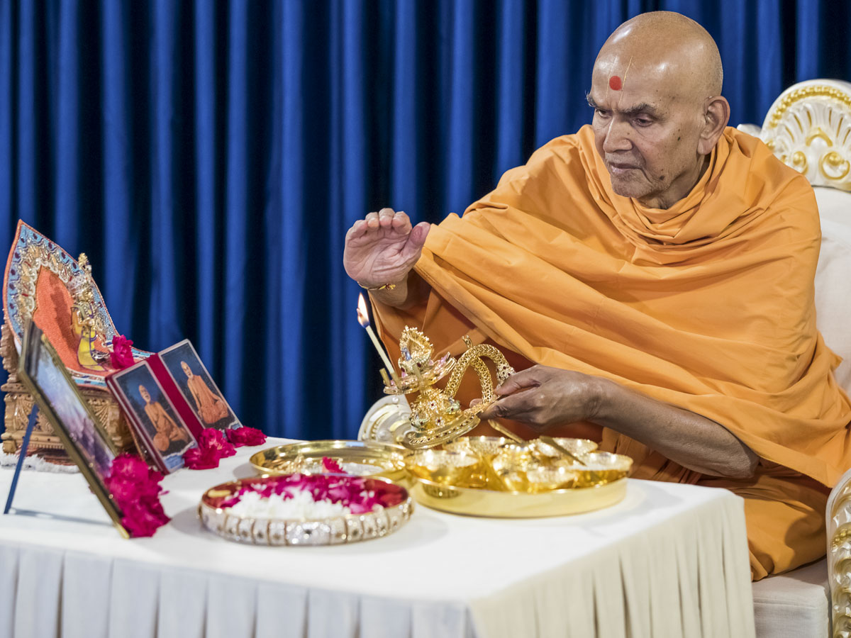 Shri Ram Janmabhumi Mandir Shilanyas  Pujan and Prayers  by HH Mahant Swami Maharaj