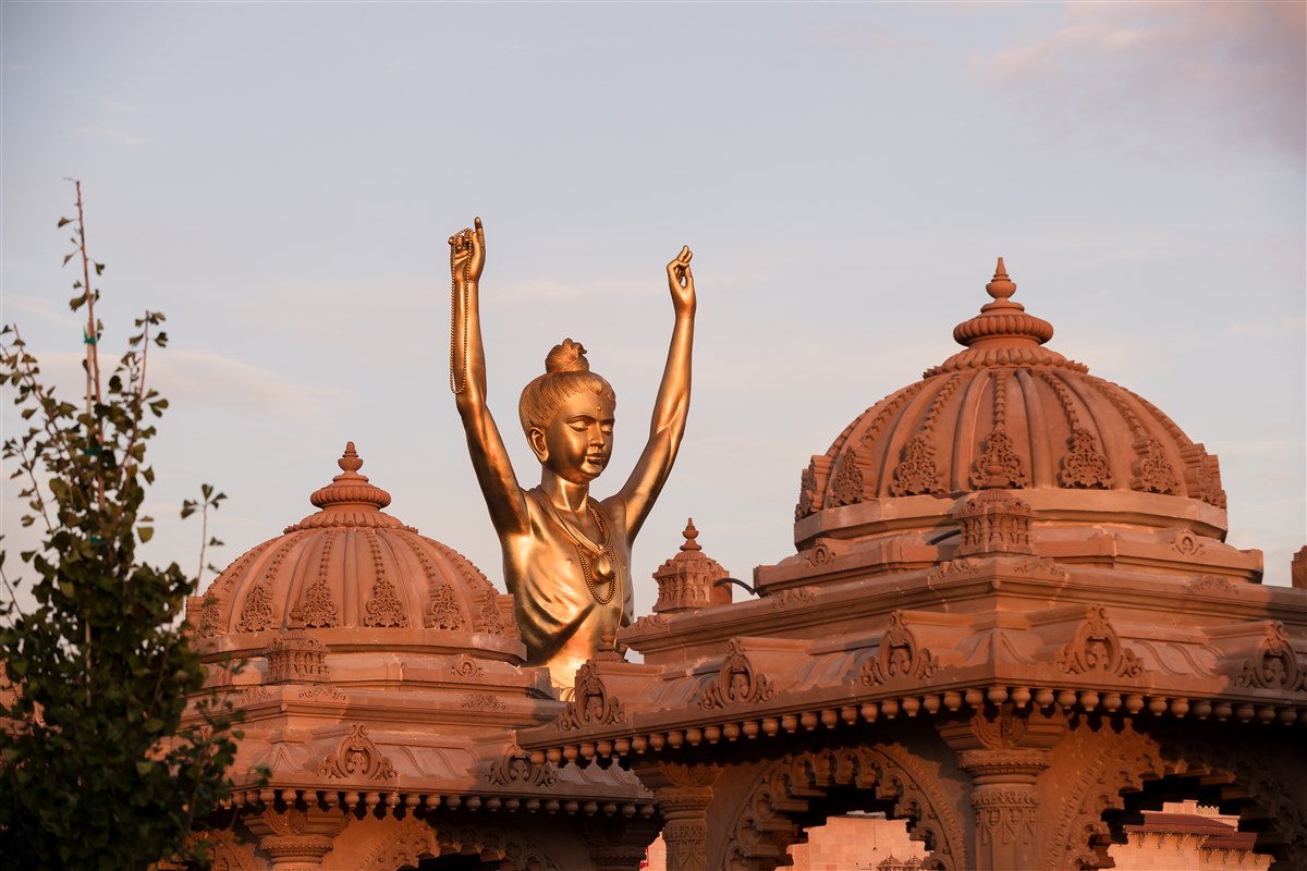 <a href='https://download.baps.org/download.php?file=other/Nilkanthvarni4K/BAPSSwaminarayanAkshardham-NJ-TapomurtiShriNilkanthVarni03.jpg' target='blank' style='text-decoration:underline; color:blue;'>Download High Resolution (4K)</a>