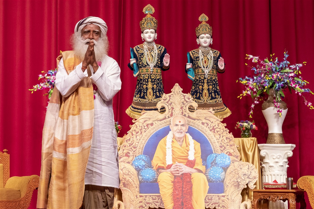 Sadhguru at Neasden Temple