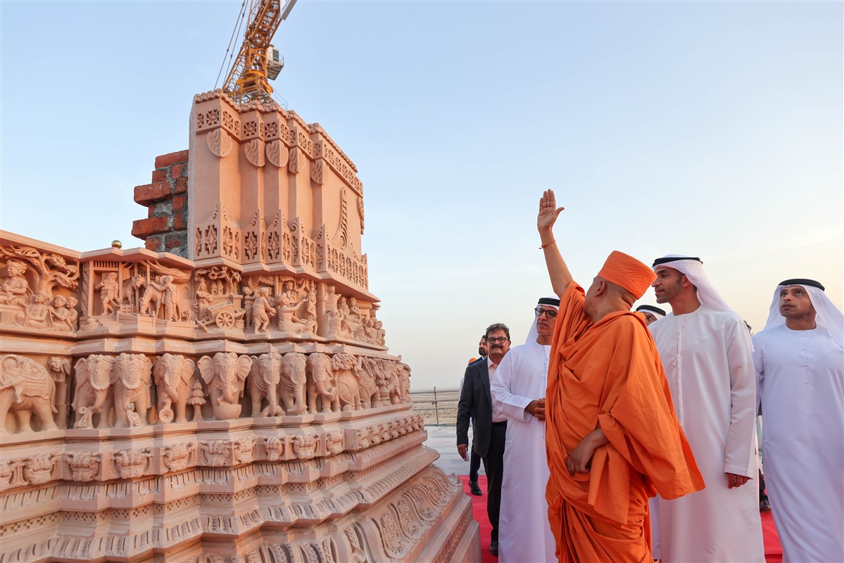 10 September. Ministerial Delegation Place First Marble Pillar