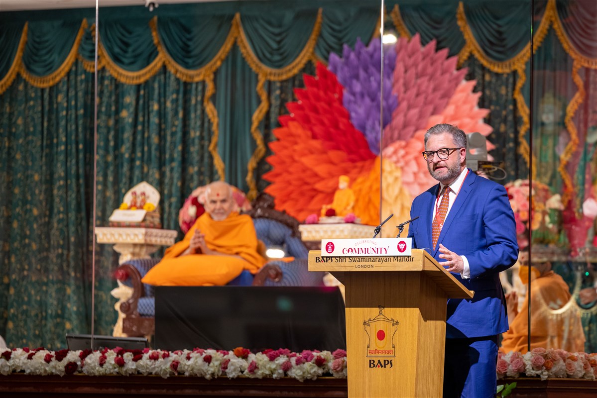 Mr Gold shared, “It was important to us that we depicted Neasden Temple, because besides being a hugely important global architectural icon, it is also a beacon for what makes this country special.”