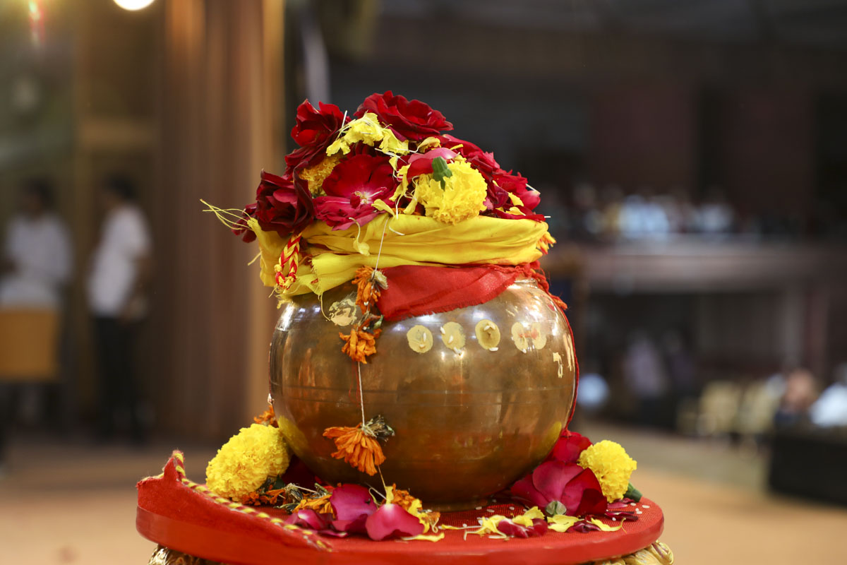 Shri Ram Janmbhoomi Mandir Akshat Kumbh Vadhamana, Ahmedabad