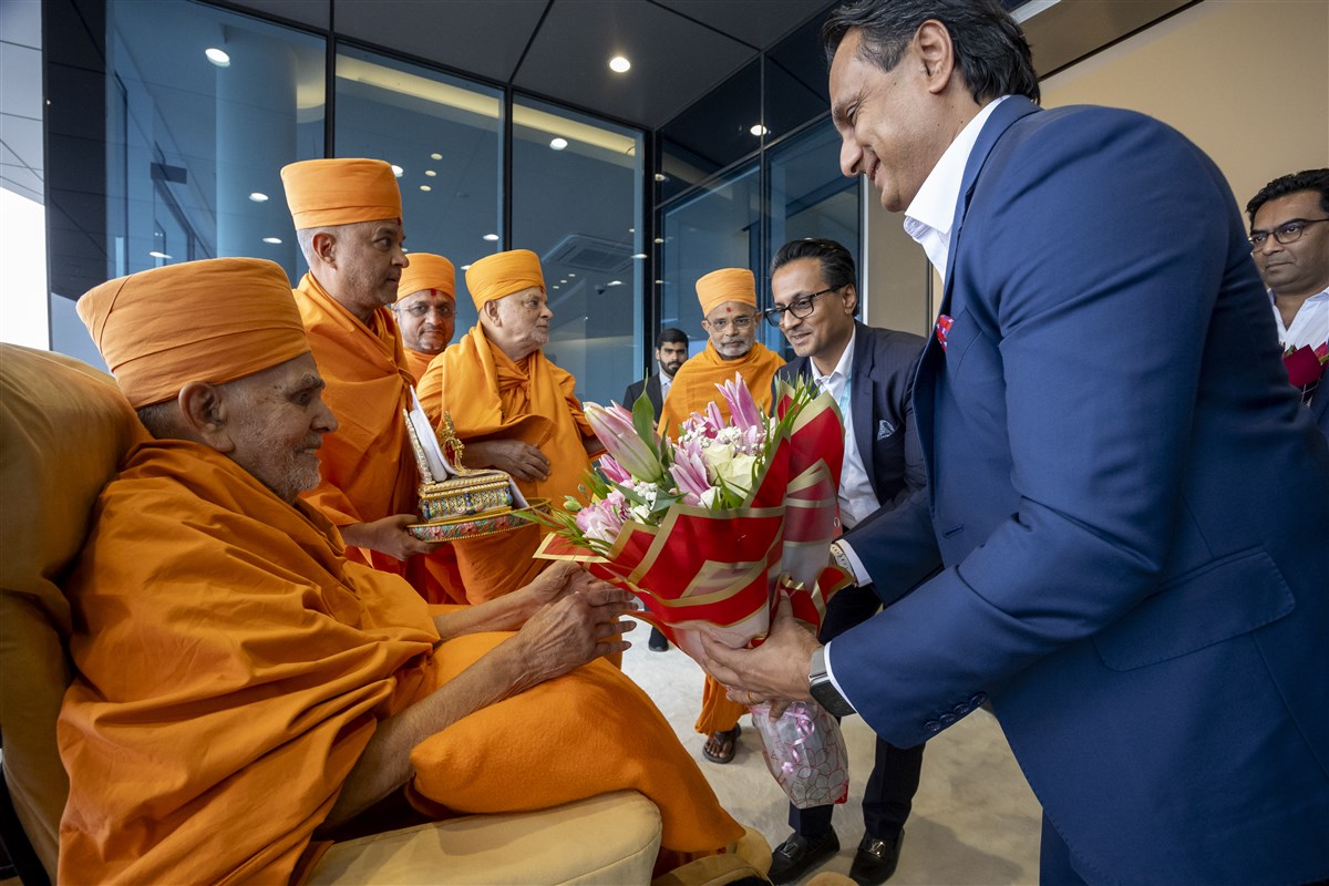 Chirag and Chirayu Rohitbhai Patel, leading members of BAPS UAE, also warmly greeted Swamishri