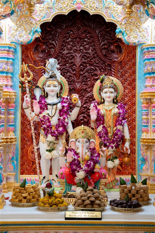 Bhagwan Shri Shankar, Shri Parvatiji, Shri Ganpatiji