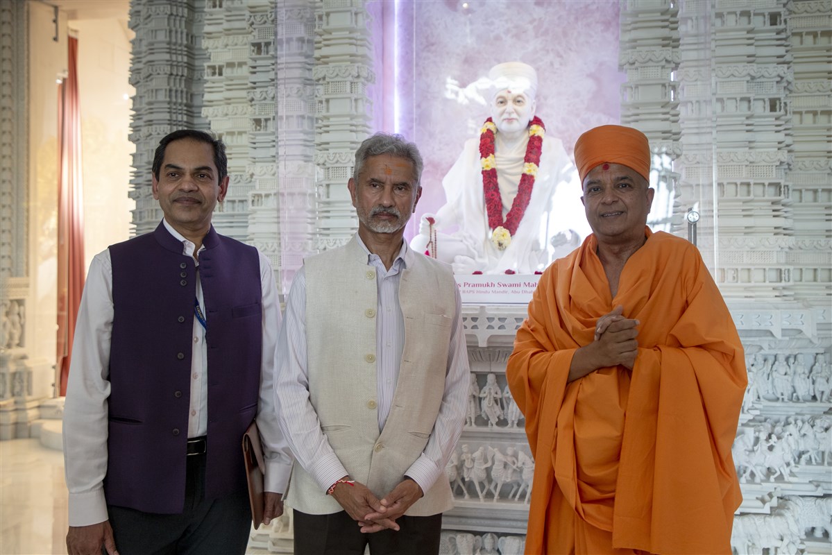 Dr. S Jaishankar Visits BAPS Hindu Mandir