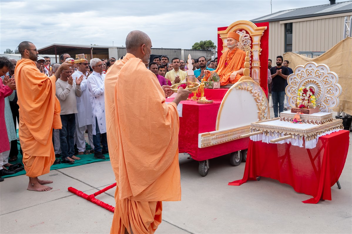Shobha Yatra & Kirtan Aradhana