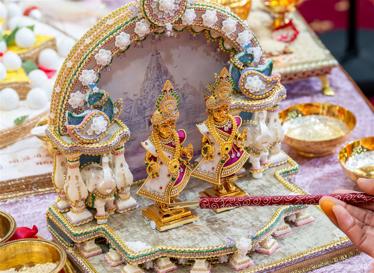 Murti Pratishtha, Mahapuja & Annakut