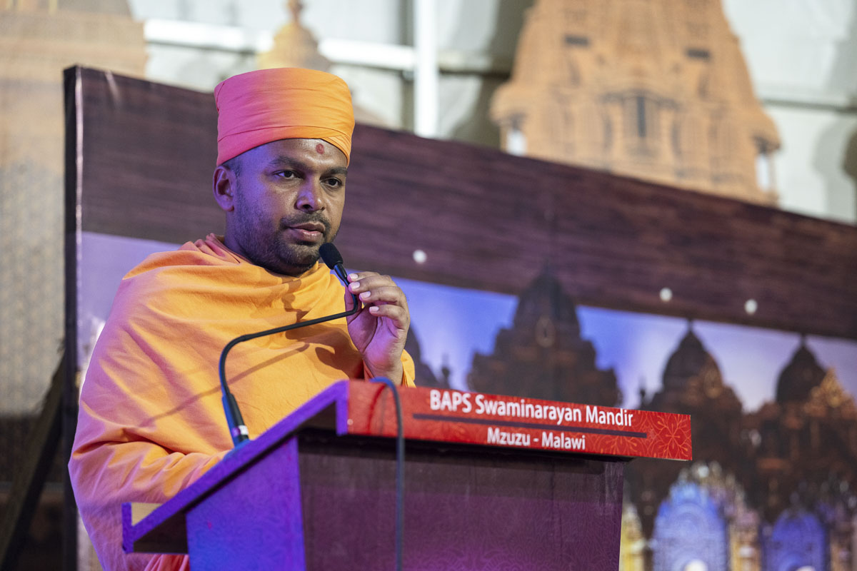 A swami addresses the assembly