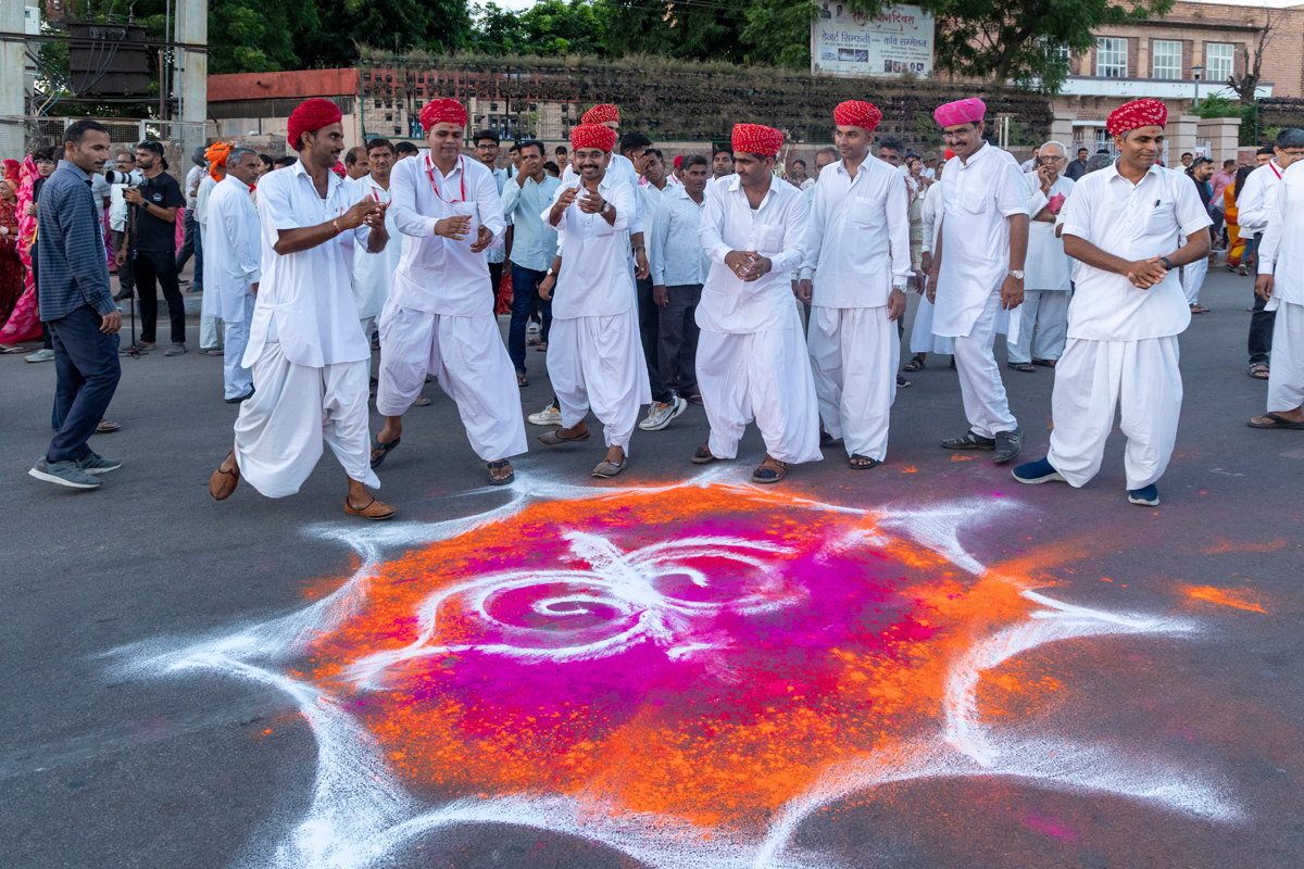 Devotees during the nagar yatra