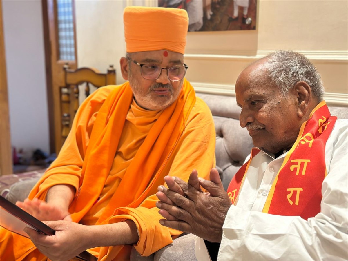 Mahamahopadhyay Pujya Bhadresh Swami in conversation with renowned Sanskrit Scholars