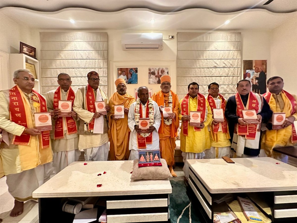 Felicitation of the Akshar-Purushottam Swaminarayan Bhashya by Mahamahopadhyay Pujya Bhadresh Swami and eminent Sanskrit scholars