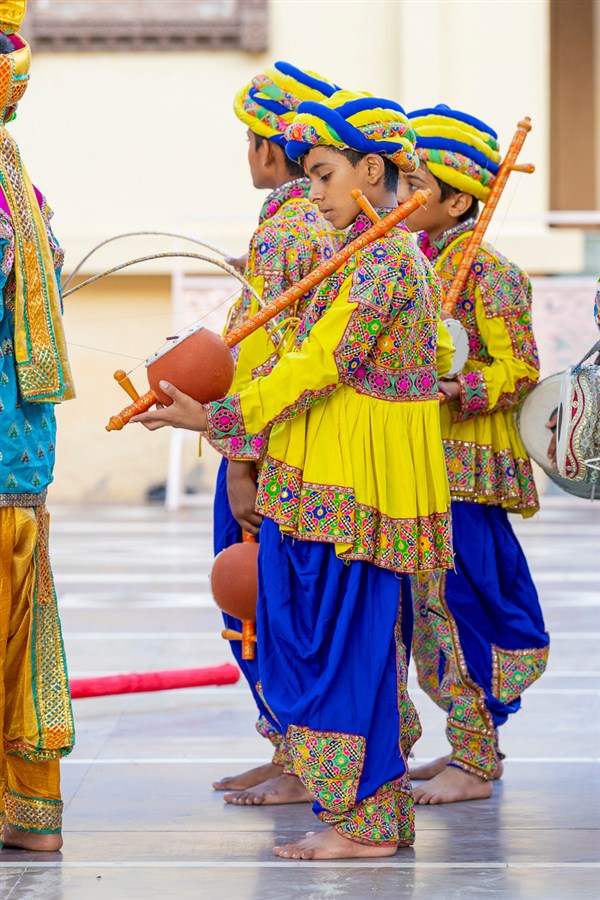 Children preparing for the Rathyatra