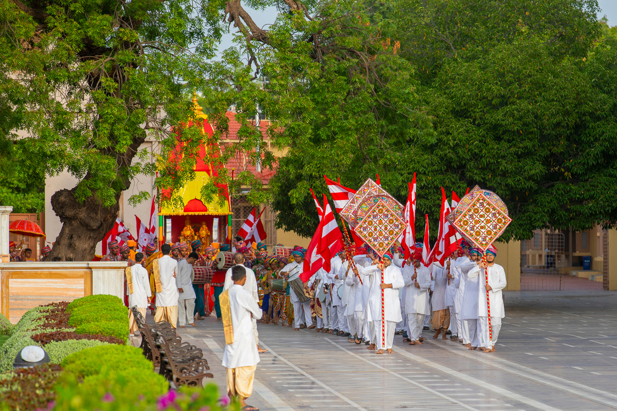 Youths ready for the Rathyatra