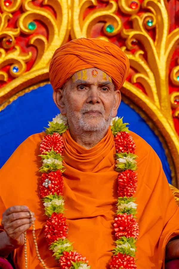 Swamishri during the Rathyatra procession