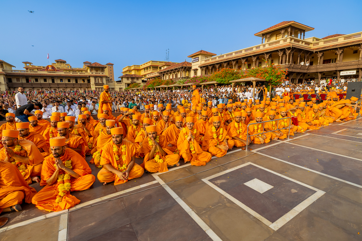 Swamis during the assembly