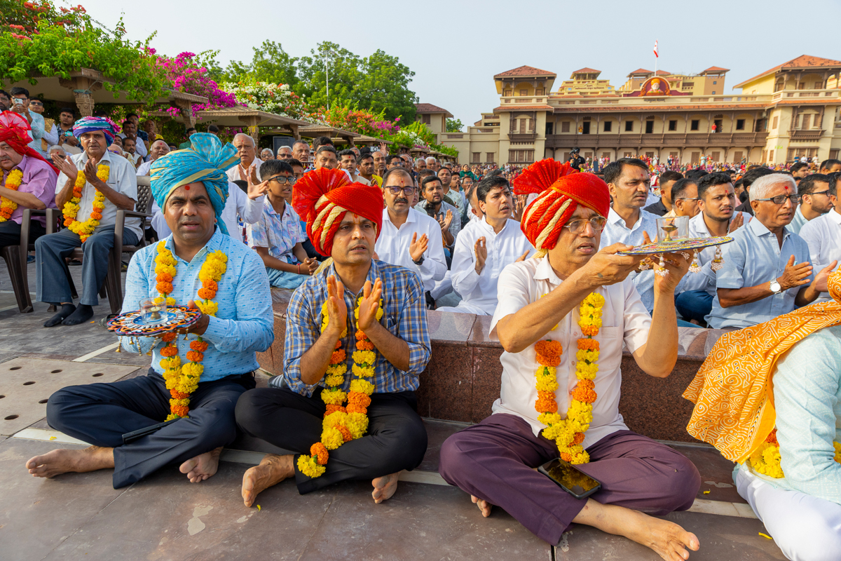 Devotees perform the arti